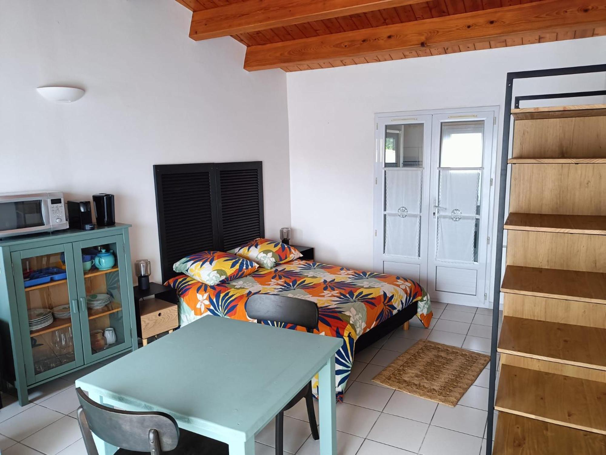 Large Studio Close To The Beach Сен-Мартен-де-Ре Экстерьер фото