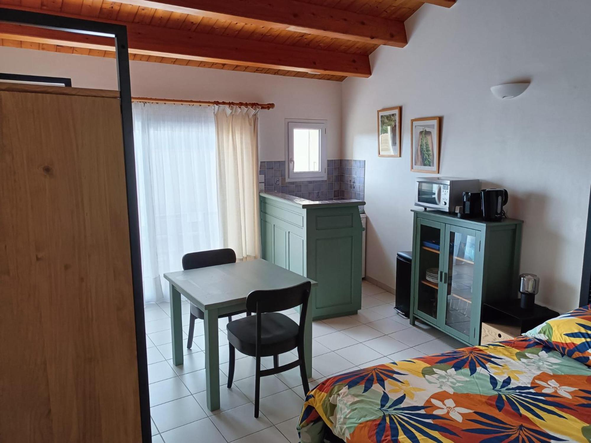 Large Studio Close To The Beach Сен-Мартен-де-Ре Экстерьер фото