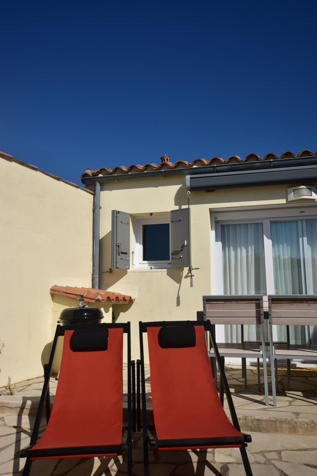 Large Studio Close To The Beach Сен-Мартен-де-Ре Экстерьер фото